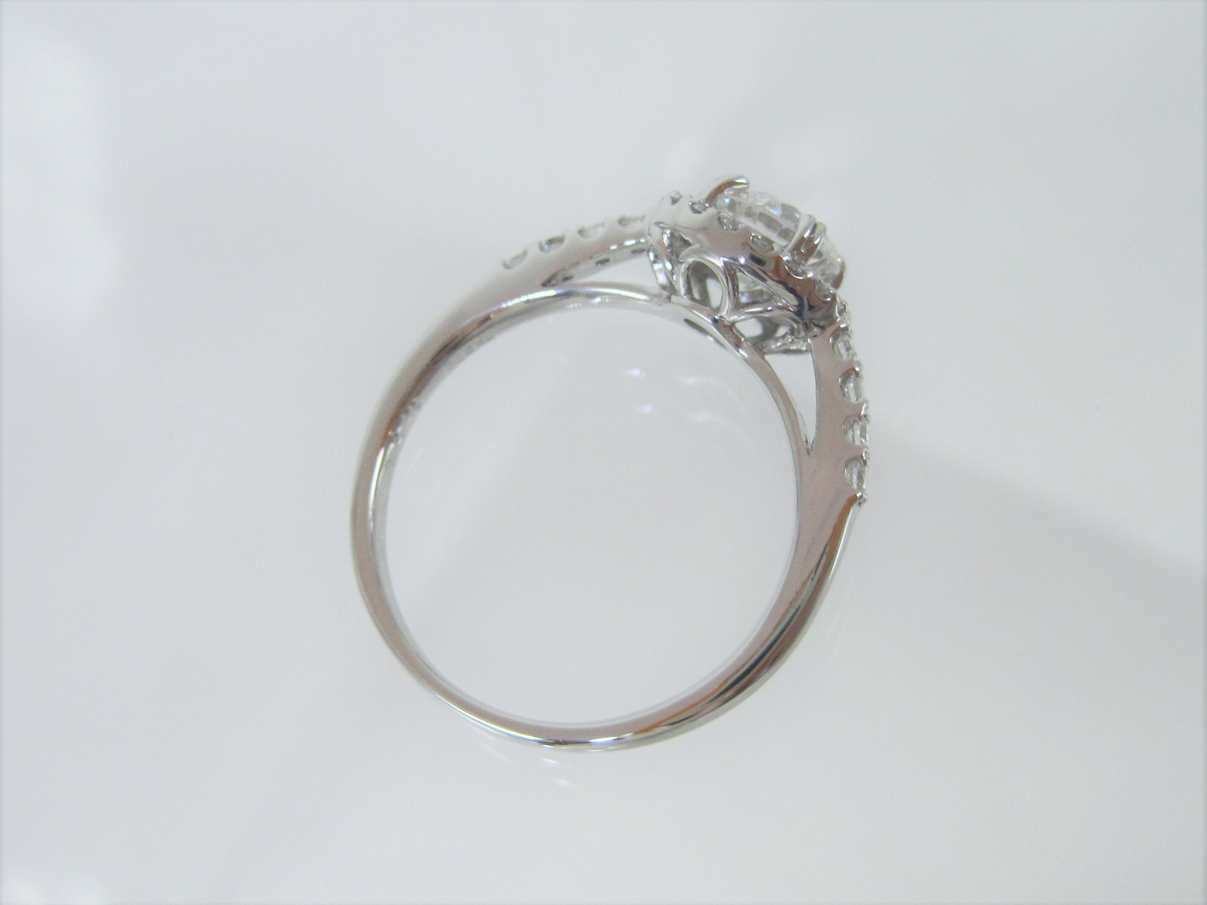 取り巻きのデザインにダイヤの指輪をリメイク | ジュエリーリフォーム・修理の専門店｜大阪・豊中にあるRe:Switch